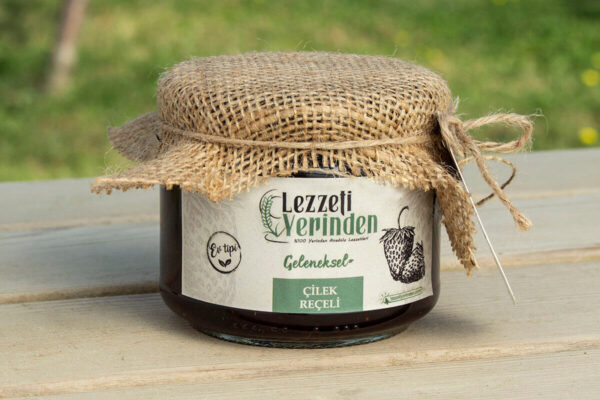 Doğal Ev Yapımı Çilek Reçeli – 400 Gr